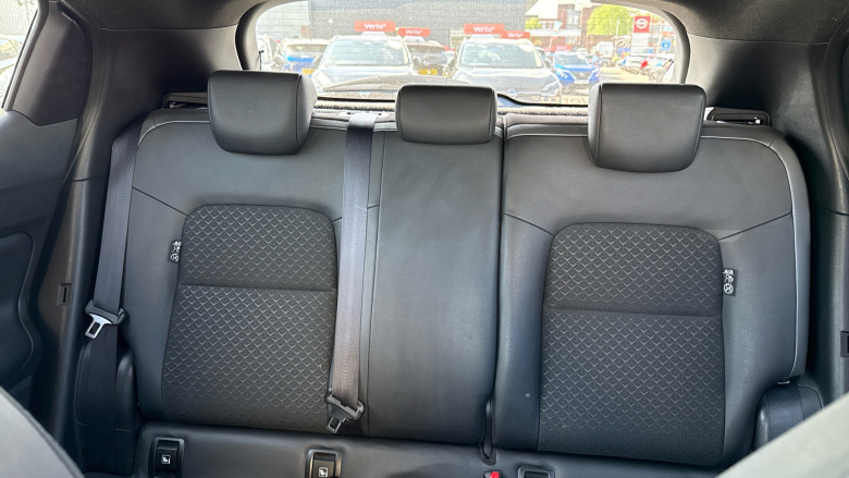 Nissan Juke 1.0 DiG-T 114 N-Connecta 5dr DCT Petrol Hatchback